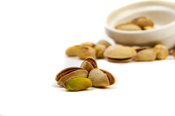 Pistscchi su sfondo bianco