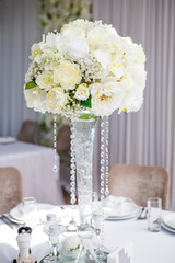 Wedding table decoration with white flowers bouquet