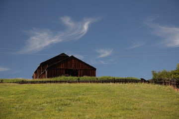 Obraz premium Russian countryside farm wooden house building