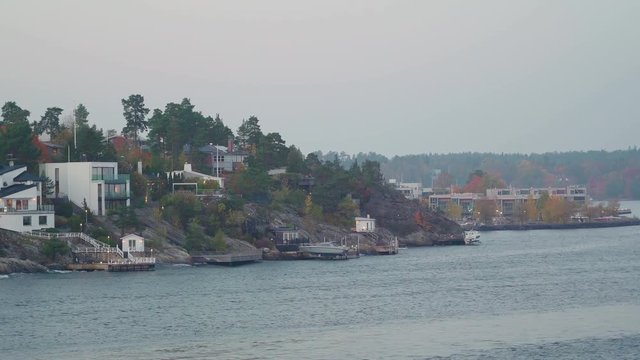 21321_View_of_the_houses_on_the_rock_island_in_Stockholm_Sweden.mov
