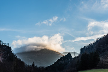 Bergkuppe in Wolke gehüllt bei Lilienfeld / Niederösterreich (A)
