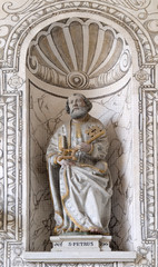 Obraz premium Saint Peter statue on the facade of the church of St. Leodegar in Lucerne, Switzerland