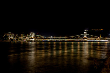 Fototapeta na wymiar Kettenbrücke Nacht