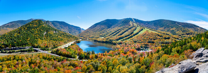 Echo Lake in the Fall in Vermont - obrazy, fototapety, plakaty