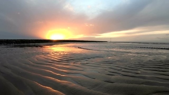 Wattenmeer, Rippelmarken, Wellen, Sonnenuntergang, Schwenk