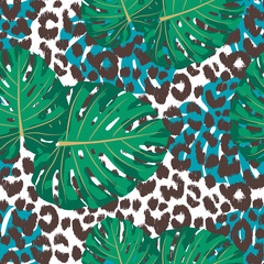 Vector seamless pattern with gepard texture and exotic jungle leaves in trendy colors. © oladolka