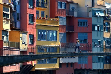 Fototapeta na wymiar Girona, spain, river, Onyar, bridge, building, architecture, house, old, city, facade, window, town, apartment, exterior, home, buildings, balcony, urban, windows, colorful,