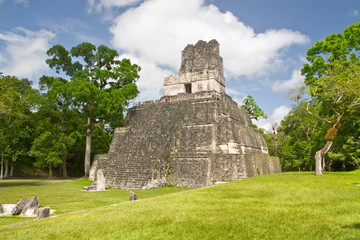 Fototapeta na wymiar Mayan temples in Tikal, Guatemala, Central America 