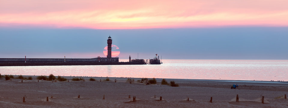 Feu de Saint Pol Lighthouse in Dunkirk at sunset