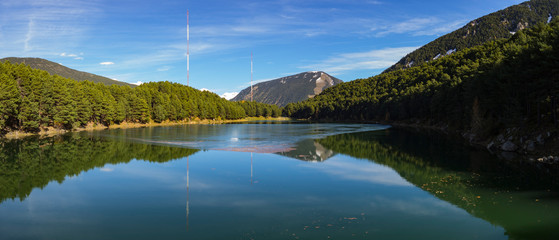 Paisaje en Engolasterses un lago en la parroquia de Encamp en el principado de Andorra, turismo en 2018