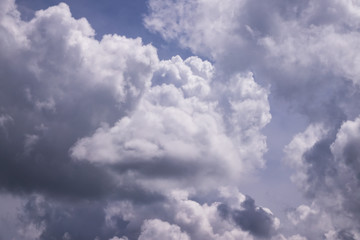 Himmel mit Quellwolken