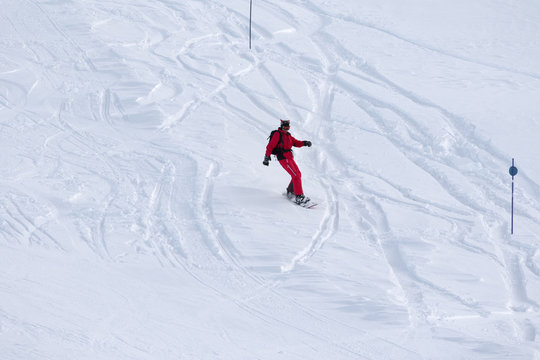 Snowboarder descends on snowy ski slope