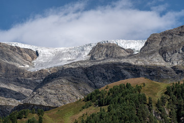 Fototapeta na wymiar mountains in the mountains, glaciar en montañas de Austria, turismo