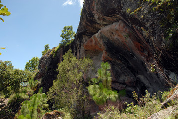 Cueva con  pintura rupestre