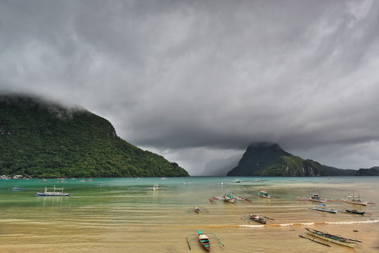 Fishing and tour boats stranded-moored at El Nido beach-Palawan-Philippines-0811