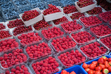 fresh berries to start a healthy lifestyle