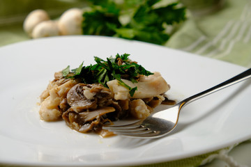 filetto di persico con funghi champignon