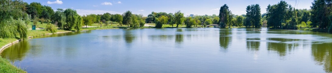 Fototapeta na wymiar Panorama in Tineretului Park, near downtown Bucharest, Romania