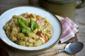 erwtensoep, pea soup, traditional dutch cuisine , dutch pea soup