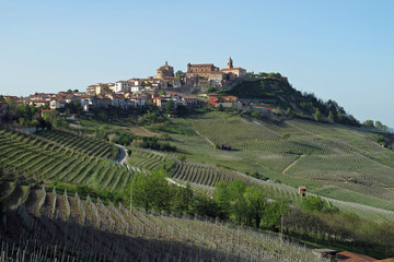 Fototapeta na wymiar La Morra, Italy 04-10-2011 The town of La Morra and surrounding vineyards in the Piemonte wine region of northern Italy.