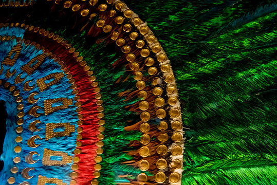  penacho del moctezuma azteca mexicano detalle de plumas de quetzal del emperador azteca 