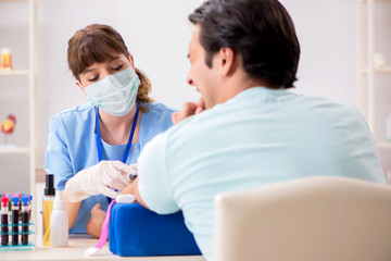 Obraz premium Young patient during blood test sampling procedure 