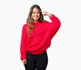 Fototapeta premium Young beautiful brunette woman wearing red winter sweater over isolated background Smiling pointing to head with one finger, great idea or thought, good memory