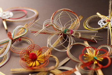 Fototapeta premium 日本の伝統品の水引で作った鶴や装飾品