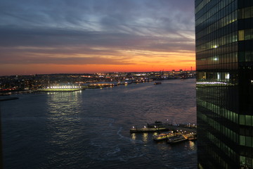 Sonnenuntergang &uuml;ber dem Hudson River New York