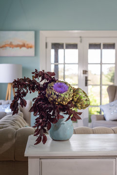 home interior, vase of flowres on sofa table