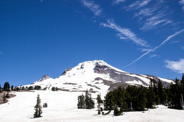 Mountain hood with snow