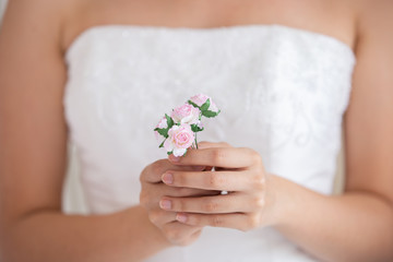 Obraz na płótnie Canvas Beautiful wedding small bouquet in hands of the bride.