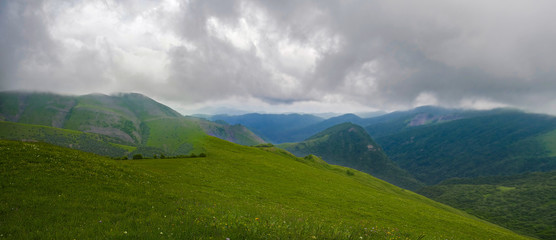 Obraz premium Panoramic view of cloudy mountains