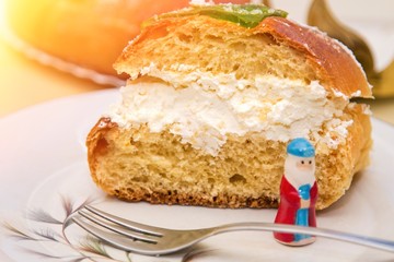 tasty cake of kings on the plate