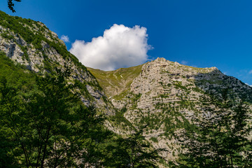 Vista dal sentiero 151 da Foce al lago di Pilato