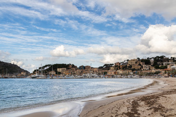 Teil des Hafen von Port de Soller auf Mallorca im Mittelmeer
