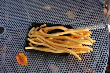 ロングポテトと秋の落ち葉