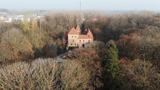 Zamek w Oporowie, Polska