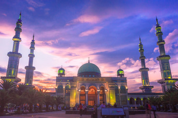 Fototapeta na wymiar Islamic concept: beautiful big mosque