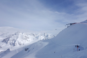 Fototapeta na wymiar Skipiste in den Alpen