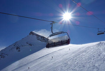 Skipiste Zermatt bei strahlendem Sonnenschein