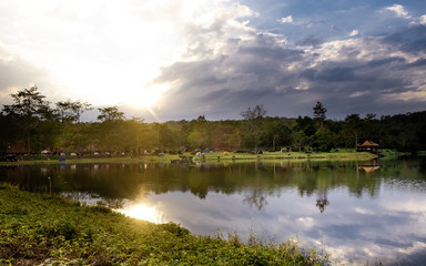 The Sunset Reservoir is a refreshing and comfortable place with cool weather in winter.