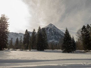 Pertisau en hivers, station ski, entourée des massifs du sonnjoch, dristenkopf et bettlerkarspitze. 