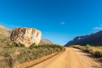 Moutonsklip, a boulder on the Algeria to Dwarsrivier road
