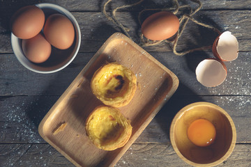 Egg tart on a wooden plate