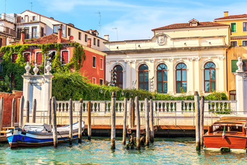 Fototapeta premium Channel of Venice with luxurious houses and boats moored, Italy