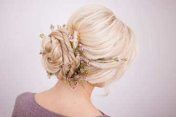 Elegant women's hair styles for blonde hair.