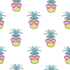 Cute seamless print with pineapples