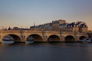 Fototapeta premium Paris, France - November 17, 2018: Pont neuf bridge and haussmann buildings in Paris at sunset