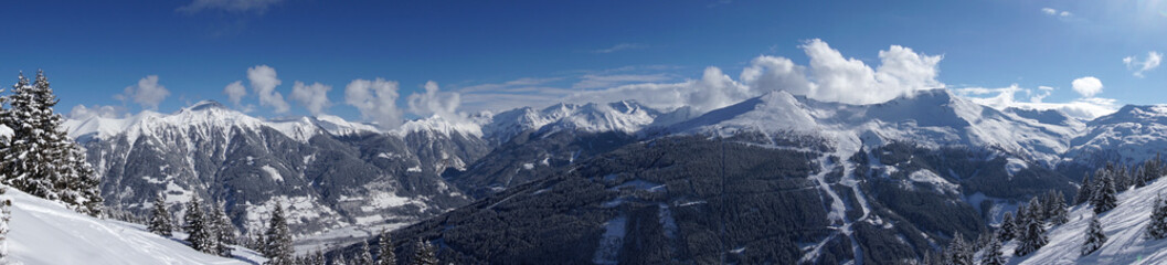 Fototapeta na wymiar Stubnerkogel panorama view at Bad Gastein ski resort